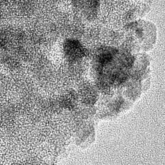 An image showing the Fe3O4 nanoparticles retaining their atomic structure, captured minutes before the zeolite lost its atomic ordering.