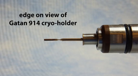 Edge-on view of the Gatan 914 High Tilt Cryo-Tomography Holder.