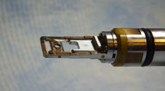 A closeup view of the JEOL Dual Tilt Beryllium Holder (EM-31640 STHB).