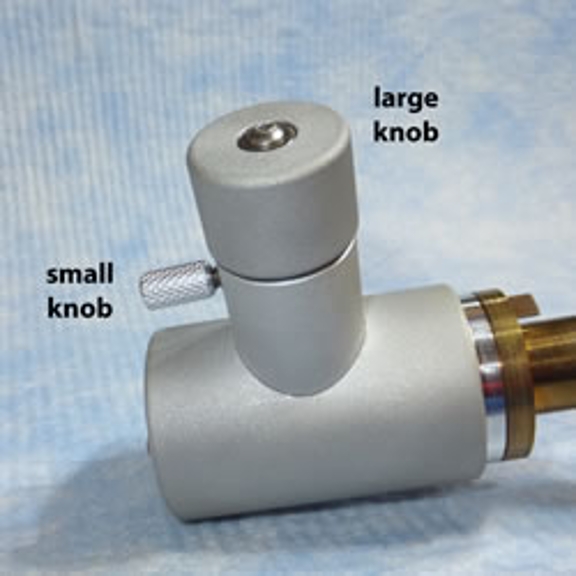 A close-up view of the Fischione Dual Axis Tomography Holder, emphasizing the placement of the large and small knobs utilized in positioning.
